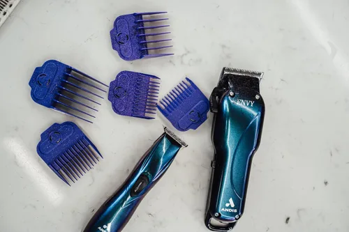 Vista 3 de Andis 560980 Kit de corte de cabello y barba edición limitada Galaxy Envy Li, afeitadora inalámbrica y cortadora de barba inalámbrica Slimline Pro