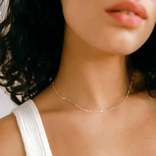 Vista 2 de CAROVO Gargantilla para mujer, delicado collar chapado en oro de 14 quilates, con lentejuelas y puntos brillantes, caja de clip satélite, collares