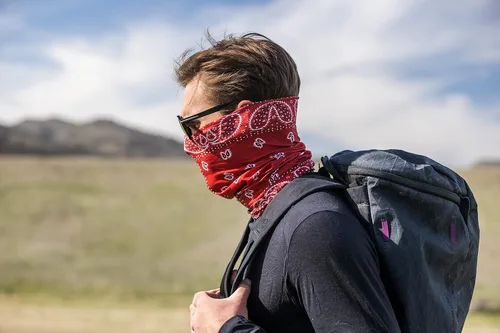 Vista 5 de BUFF CoolNet UV - Mascarilla multifuncional para adultos diseño sólido y estampado
