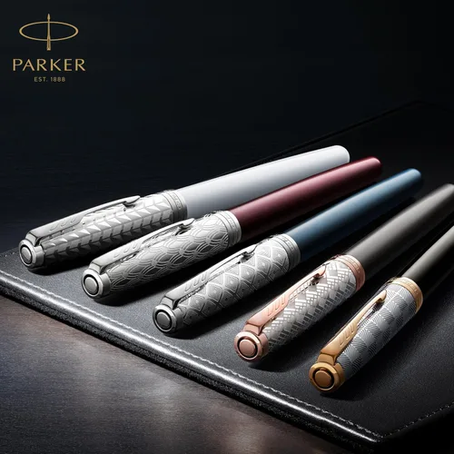 Vista 7 de PARKER Sonnet - Bolígrafo de metal de alta calidad y acabado negro brillante con borde dorado, punta media con recarga de tinta negra, caja de regalo