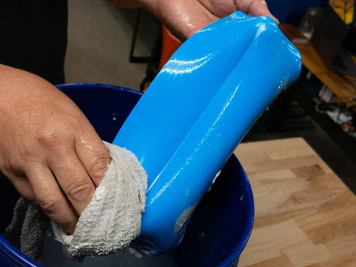 Vista 7 de MUDFLEX EZ Clean - Sartén flexible para paneles de yeso de 10.5 pulgadas, silicona suave, agarre EZ Squeeze - Antiadherente - Resistente al óxido