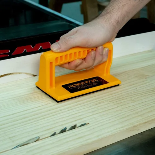 Vista 4 de POWERTEC 71339P2 Bloque de empuje patentado con mango recto de lujo para mesas de enrutador, sierras de banda y juntadores, asas ergonómicas dobles