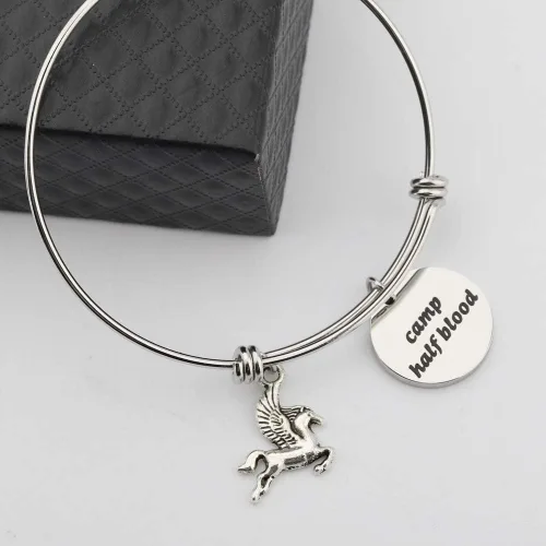 Vista 3 de Llavero de pulsera de media sangre de campamento con dije de caballo, llavero de joyería, regalo de película