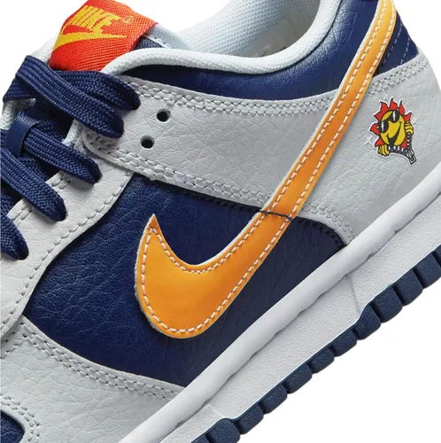Vista 224 de Nike Kid's Dunk Low Sneaker