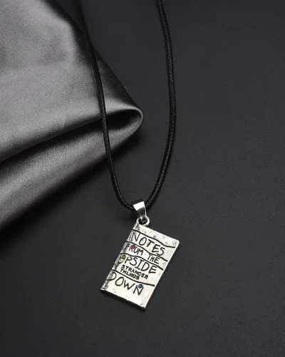 Vista 2 de Abitoncc Collar Stranger Charm de acero inoxidable Eddie alfabeto bombilla Once Bike Demogorgon notas al revés Guitarra Pick Munson Collares
