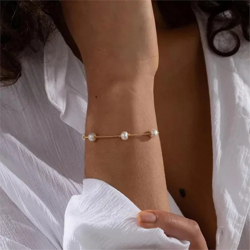 Vista 5 de Collner Pulsera delicada de oro para mujer, chapada en oro de 14 quilates, ligera, pulsera de cadena de espiga de espiga con círculo, dije