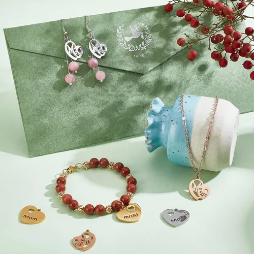 Vista 3 de PH PandaHall 12 dijes de corazón con mamá, 2 estilos de acero inoxidable de larga duración, cuentas de corazón de metal para bricolaje, collares