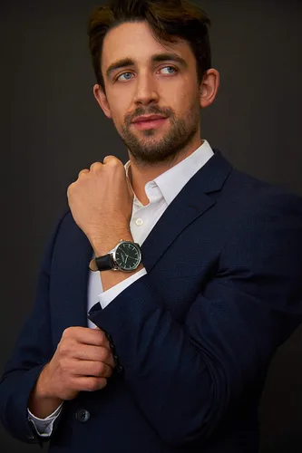 Vista 6 de Akribos XXIV AK937 - Reloj de pulsera para hombre, esfera brillante con marcadores aplicados a mano, acabado de guante suave, correa de cuero genuino