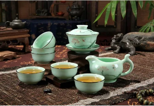 Vista 3 de Hotumn Celadon Juego de té de porcelana hecho a mano con tema de loto, tetera de porcelana cubierta taza de té Gongdao taza de China