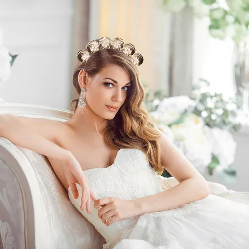 Vista 5 de minkissy Diadema de concha de perlas doradas, accesorio para el cabello para mujeres y niñas, vacaciones, boda, fiesta, cosplay, ligero y decorativo