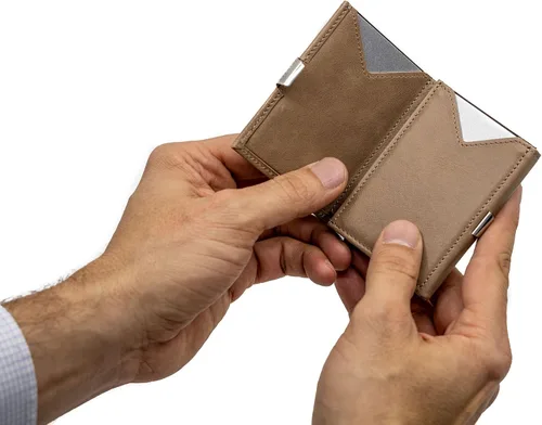 Vista 9 de Multiwallet con protección RFID con tarjetero con cierre a presión, Camello, Billetera triple
