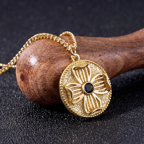 Vista 5 de MTMY Collar de flores chapado en oro de 14 quilates para mujer, delicado collar con colgante de pétalos de circonita cúbica, trébol, copo de nieve