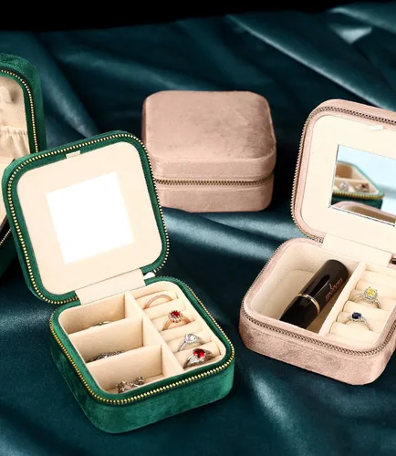 Vista 7 de TAIMY Joyero de viaje de terciopelo de felpa, pequeño estuche de joyería de viaje, mini cajas organizadoras de viaje portátiles para anillos