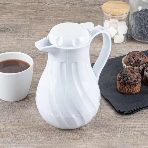 Vista 3 de Restaurantware Paquete de 10 jarras térmicas de plástico de 20 onzas con mango ergonómico, cafetera blanca con boquilla sin goteo, para catering