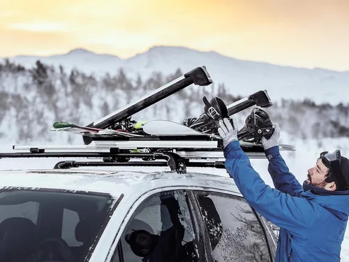 Vista 3 de Thule SnowPack Extender - Portaesquíes y snowboard (capacidad para 6 pares/4 tablas), plateado