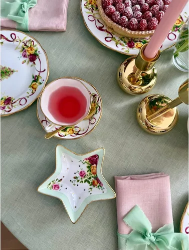 Vista 3 de Juego de taza y platillo de té, diseño de rosas del campo, Juego de 5 cubiertos de mesa
