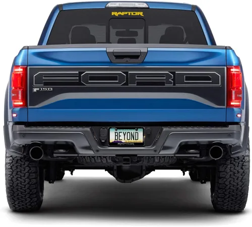 Vista 4 de iPick Image Hecho para Ford F-150 Raptor en letras 3D gris oscuro sobre marco de matrícula de metal negro
