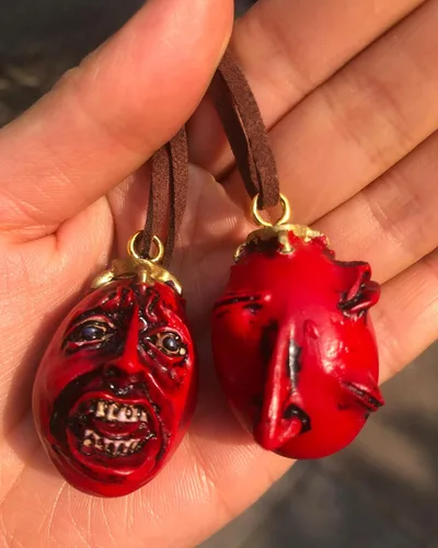 Vista 7 de The Egg Of The King Cosplay Pendant Necklace Behelit Haou No Tamago Necklace for Men Jewelry Set Gift for Fan (2Pcs Egg Necklaces)