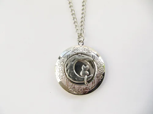 Vista 5 de Collar con medallón de gato y luna dije de luna y gato medallón de gato regalo para amantes de los gatos medallón de luna gato sentado en la luna