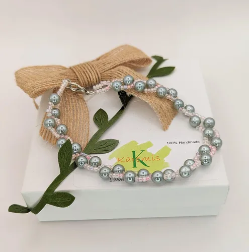 Vista 3 de Elegante brazalete para dama hecho a mano de perlas fantasia y cuentas de vidrio de 8" de largo, ideal para regalo, se envía empaque según muestra.