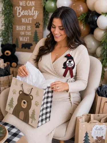 Vista 2 de Amy's Bubbling Boutique Inc - Pin de botón con diseño de mamá oso, Cartulina cinta de grogrén