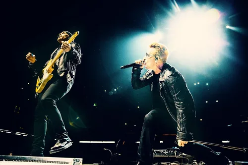Vista 4 de iNNOCENCE + eXPERIENCE Live in Paris