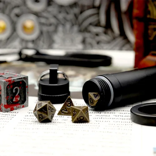 Vista 2 de Juego de Dados Haxtec Mini: Pequeño Juego de Dados Metálicos DND con Estuche para Dados Portátil Juego de Dados Metálicos Antiguos de Bronce