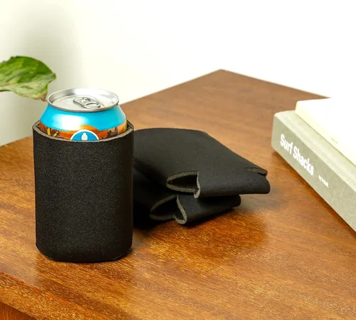 Vista 8 de Fundas enfriadoras de latas de cerveza en blanco (paquete de 14) fundas enfriadoras de latas de cerveza con aislamiento suave - Fundas negras lisas