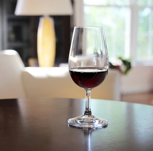 Vista 5 de Architectural Digest 2022 - Juego de 12 elegantes copas de cata de vino cristalinas europeas sin plomo, perfectas para eventos de cata de vinos, 7