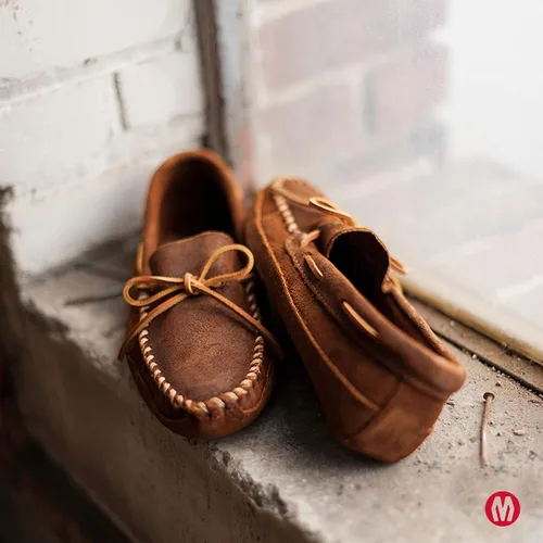 Vista 7 de Minnetonka Suela suave de doble parte inferior para hombre, Marrón