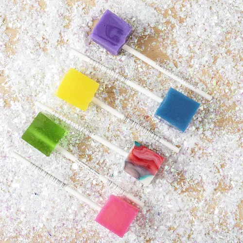 Vista 3 de Chupetas de Caramelo Duro en Cubo: Paquete de Chupetas con Sabor Envueltas Individualmente por Espeez - Paletas Cuadradas de Fiesta Estilo Antiguo