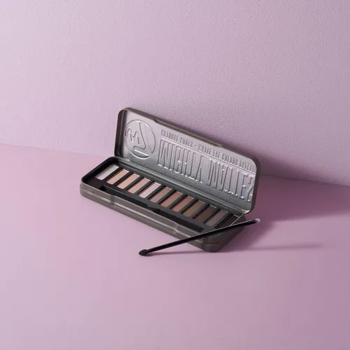 Vista 2 de W7 Mighty Mattes - Sombra de ojos – 12 colores nude mate – Paleta de maquillaje impecable y natural de larga duración