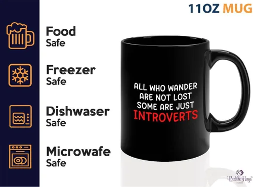 Vista 3 de Divertida taza de café introvertida de 11 onzas, color negro, todos los que vagan son - Regalo para su persona hogareña, persona solitaria, persona