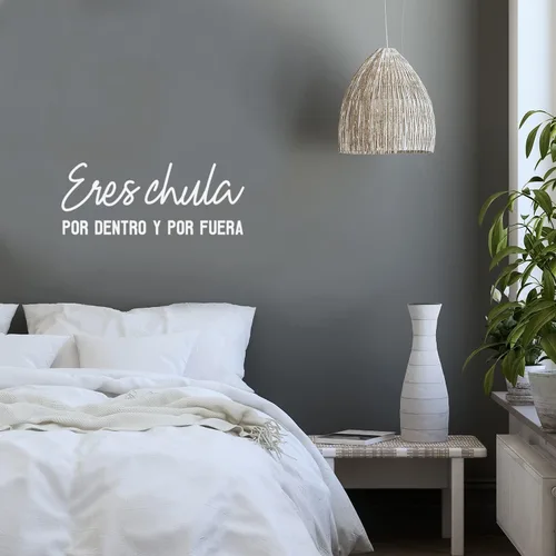 Vista 2 de Eres Chula Por Dentro y Por Fuera - 10 x 25 pulgadas - Calcomanía femenina española inspiradora y positiva para oficina, boutique, salón de belleza