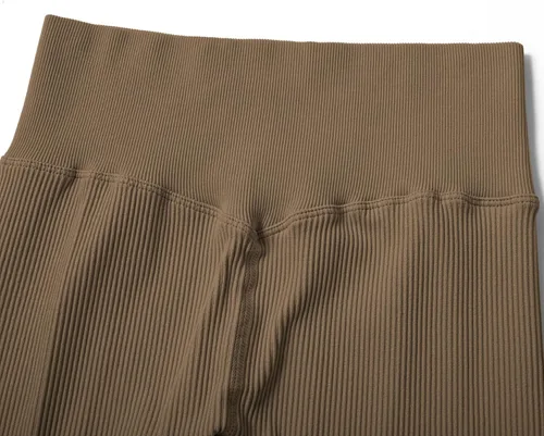 Vista 8 de OMKAGI Conjunto de entrenamiento acanalado para mujer, sin costuras, brasier deportivo con tiras y levantamiento de glúteos