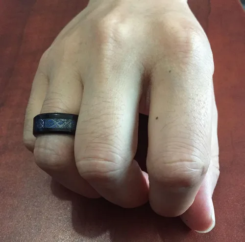 Vista 3 de Tanyoyo 0.315 in Azul Negro Dragón Patrón Biselado Bordes Celtas Anillos Joyería Anillo de Boda Para Hombres 7-14, Acero inoxidable, fibra