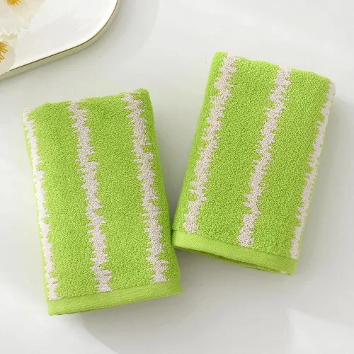 Vista 3 de YiLUOMO Toalla de mano verde moderna con diseño de ondas, súper suave, 100% algodón, altamente absorbente, toallas de mano para baño, 13 x 29