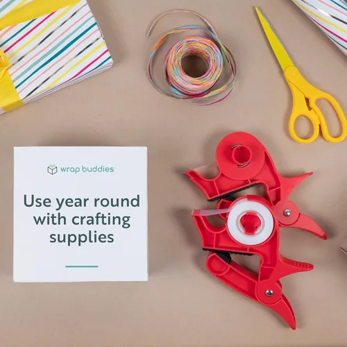 Vista 4 de Herramienta de envoltura de regalo de mesa Wrap Buddies con dispensador de cinta – Juego de 2 abrazaderas ajustables para papel de regalo
