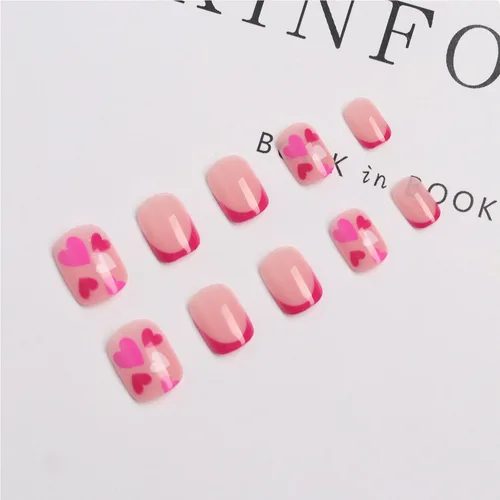 Vista 4 de Uñas postizas a presión para el día de San Valentín, uñas postizas cortas cuadradas con corazón de amor, uñas acrílicas con corazones rojos 01.