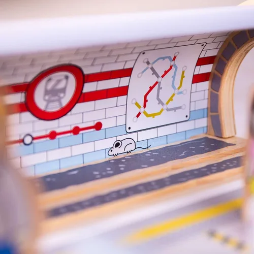 Vista 2 de Bigjigs Rail Estación de tren subterráneo Accesorios de ferrocarril para niños para juegos de pistas de madera Juego inspirado en el metro