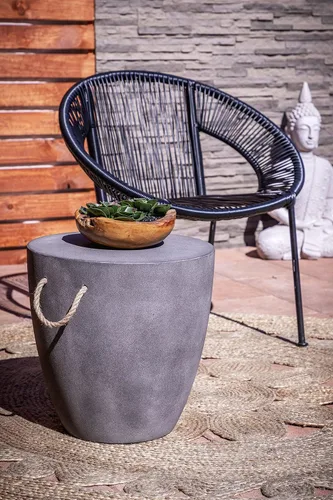Vista 2 de Deco 79 Silla de exterior ovalada de ratán de plástico contemporáneo, 29 "x 23" x 30", negro