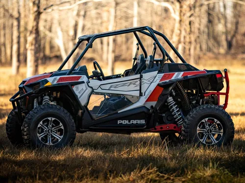 Vista 2 de SuperATV Rock Sliders Nerf Bars Tree Kickers para Polaris RZR XP Turbo 2016+ Negro arrugado Construido de tubo resistente de 1.75 pulgadas