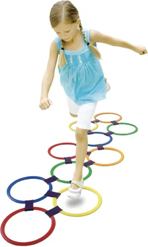 Vista 5 de GOODLYSPORTS 2 en 1 con lanzador de bolsas de frijoles, combina anillos de Hopscotch con juego de lanzamiento de bolsas de frijoles, juego