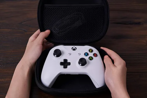 Vista 8 de 8Bitdo Classic Controller Travel Case for Pro 2 Controllers & Sn30 Pro+ Controller, Switch Pro Controller, PS5, PS4, Xbox One Controller and More
