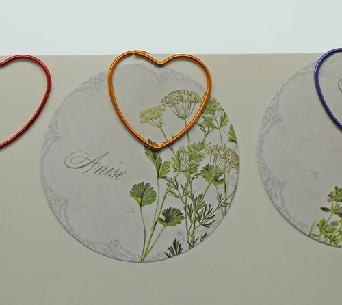 Vista 6 de Clips de papel de corazón morado (50 unidades), regalos de agradecimiento al maestro del día de la madre Package in a metal box, heart shaped