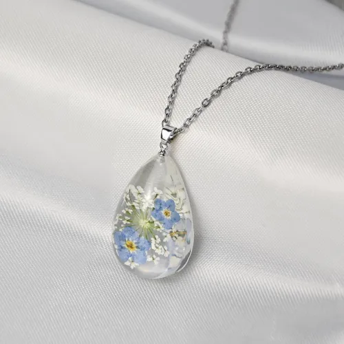 Vista 23 de Collar de flores silvestres prensadas con encaje de Forget-Me-Not y Queen Anne Collar de flores prensadas de oro Collares hechos a mano