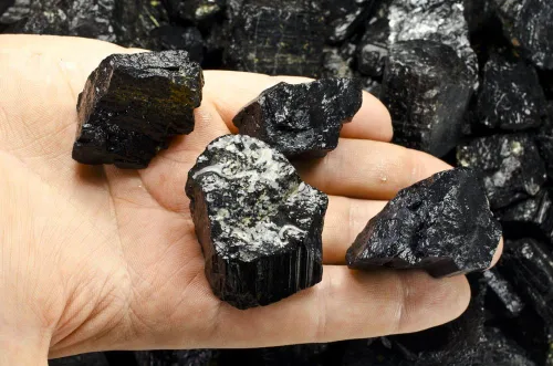 Vista 4 de Fantasia Materiales 1 libra de piedras ásperas de turmalina negra de la India