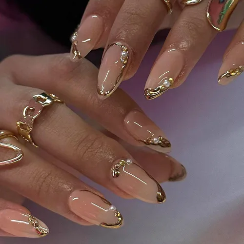 Vista 43 de Uñas postizas a presión de almendra, uñas postizas medianas con diseños de estampado francés de lámina dorada 3D, pegamento dorado Starlight en uñas