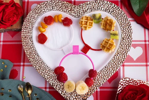 Vista 2 de Skercle: ¡el pincho que un círculo! Paquete de fiesta de San Valentín. Brochetas circulares seguras y cerradas. Ideal para regalos, platos de fiesta