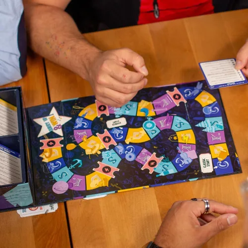 Vista 9 de Randolph CDSK Divertido juego de fiesta de trivia para adolescentes y adultos Ideal para noches de juego y grupos grandes Desafío de dos